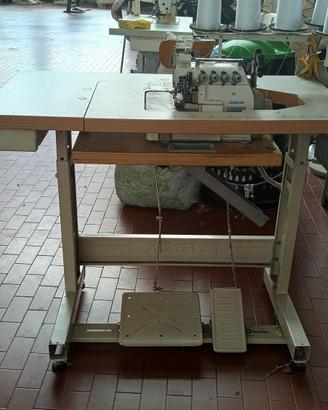 Macchina da cucire TAGLIACUCI JACK  5 FILI