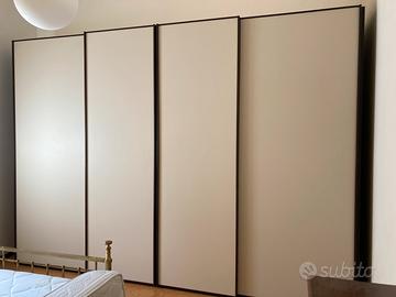 Armadio con 6 ante scorrevoli