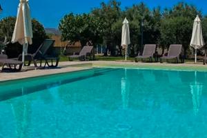 Appartamenti in villa con piscina