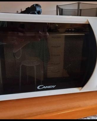 Forno a microonde con grill 