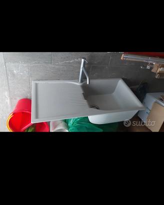 lavandino pietra sintetica e miscelatore 