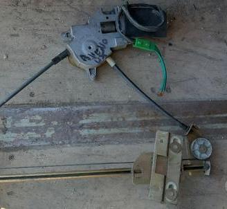 Meccanismo e motorino alza-vetro ant dx alfa 75