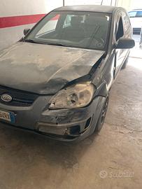 Kia Rio 1.5 td (incidentata)