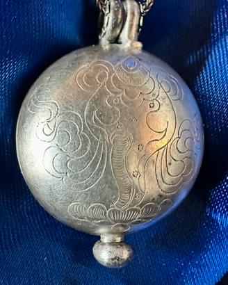 Ciondolo tibetano "Gau" in argento
