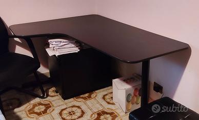 Scrivania e cassettiera IKEA + poltrona da ufficio