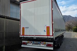 Semirimorchio centinato buca coils