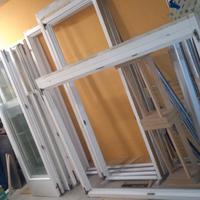 Serramenti usati, in legno, verniciati bianco