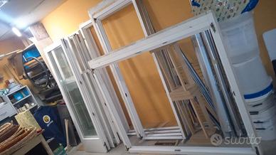 Serramenti usati, in legno, verniciati bianco