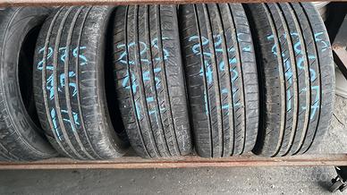 Treno di pneumatici 225/45R17