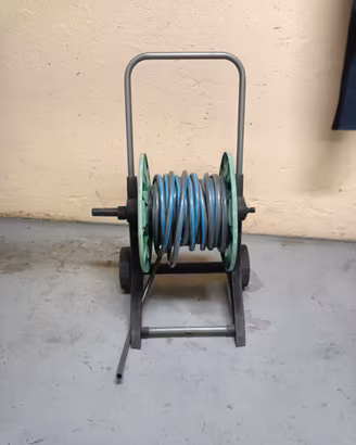 Carrello avvolgitubo