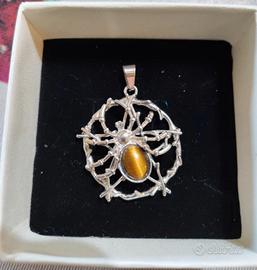 Ciondolo in acciaio con pietra occhio di tigre