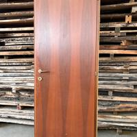 Porte interne usate.