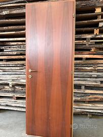 Porte interne usate.