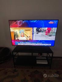SMART TV SAMSUNG ULTRA HD 4K 50 POLLICI CON TAVOLO