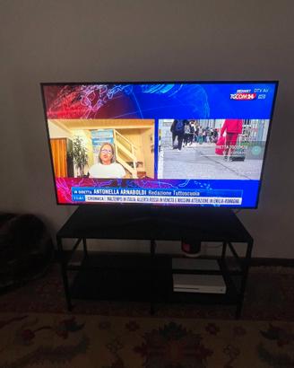 SMART TV SAMSUNG ULTRA HD 4K 50 POLLICI CON TAVOLO