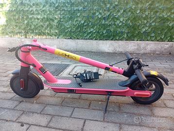 Monopattino elettrico colore rosa