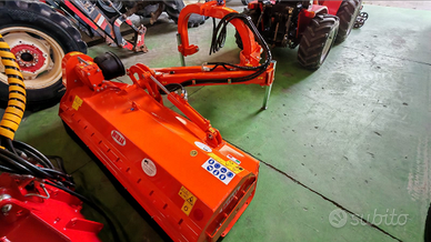 Trincia fresa terra trattore