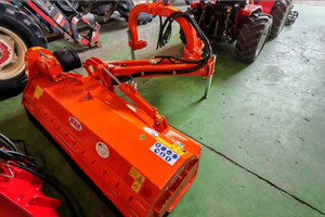 Trincia fresa terra trattore