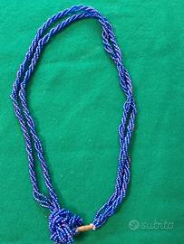 Collana perline blu