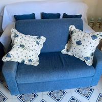 Divani letto in tappezzeria blu