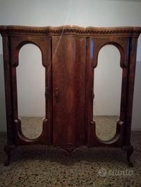 Armadio con 3 ante.