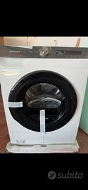 Asciugatrici e lavatrici nuove con piccoli graffi