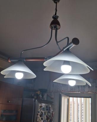 Lampadario da cucina in legno e acciaio 