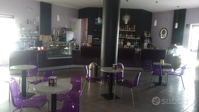 Bar con piscina