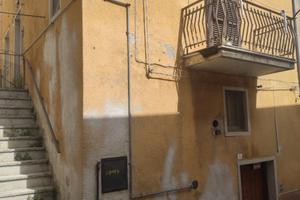 Casa indipendente su due livelli 170mq