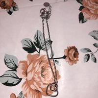 Collana con ciondolo a forma di due cuori