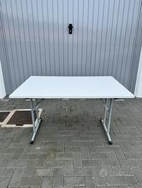 Scrivania richiudibile bianca