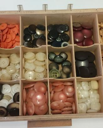 BOTTONI PER ABBIGLIAMENTO