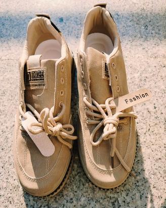 Scarpe colore beige nr.43/41? Leggi Tutto