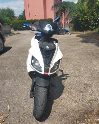Aprilia sr factory con motore piaggo lc 