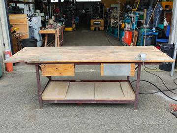 BANCO DA LAVORO CON RIPIANO IN LEGNO MORSA E CASSE