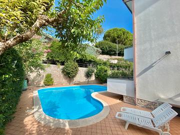 Villa a Schiera di 400 mq c.a. con Piscina