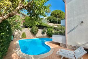 Villa a Schiera di 400 mq c.a. con Piscina