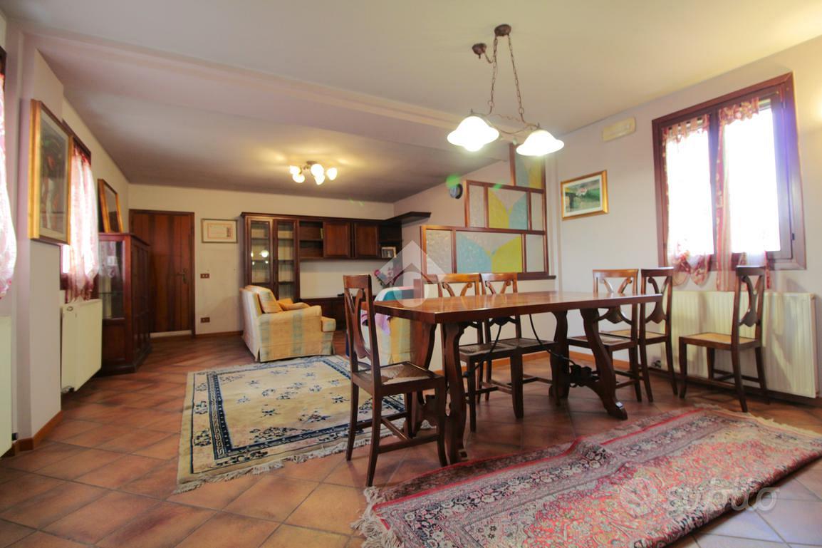 VILLA SINGOLA A CAERANO DI SAN MARCO - Vista 3