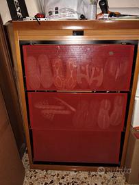 scarpiera in ferro rossa con porta scorrevole 