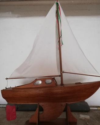 barca a vela modellino