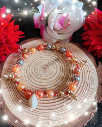 Braccialetto con ciondoli e perline