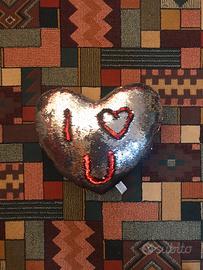 Cuscino cuore con paillettes