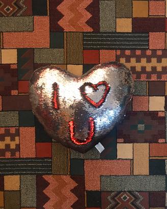 Cuscino cuore con paillettes