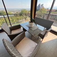 Tavolo per  terrazzo con divanetto e 2 poltroncine