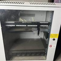 ARMADIO RACK CON PATCH PANEL