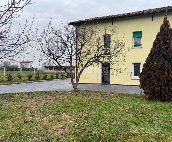 Porzione di casa con giardino privato