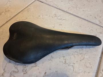 Selle Italia SLR 135g Titanium Tube Carbon Fibre