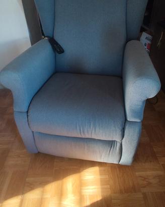 Poltrona relax elettrica con sistema alzapersona 