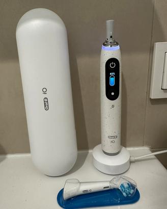 Spazzolino Oral-B iO Series 10 Bianco usato