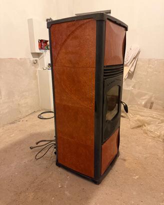 Stufa a pellet idro  Lincar Annarita 29Kw